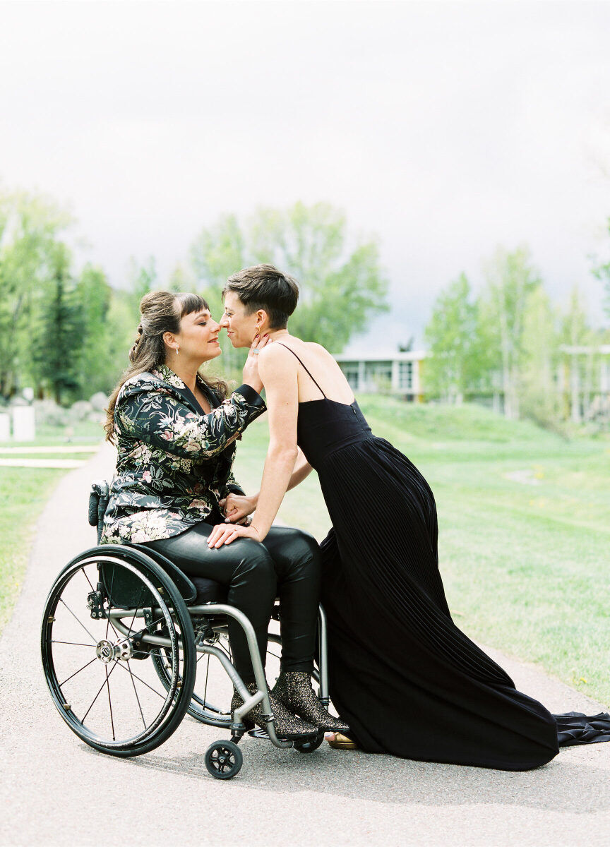 Wedding Tips: Two newly weds leaning in to kiss outdoors.